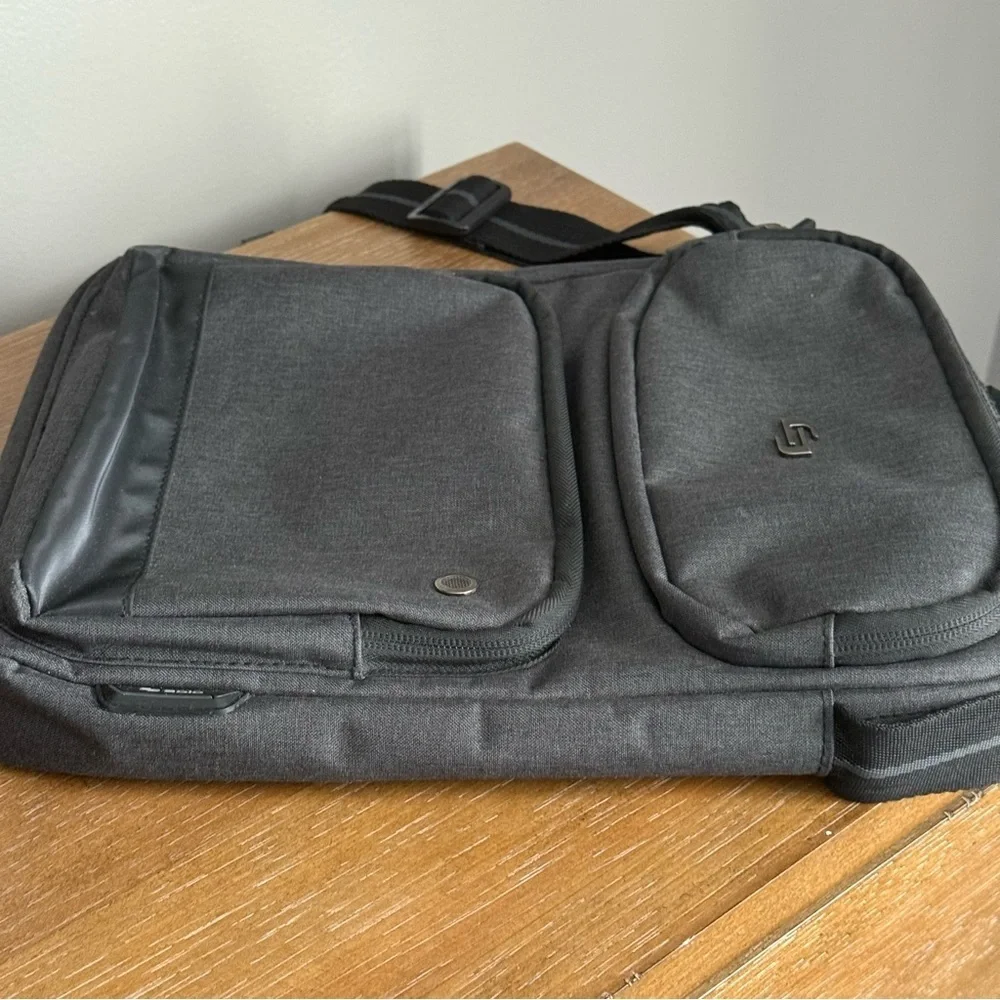 Solo New York Grey Ludlow Tablet Sling Crossbody Bag iPad Organizer